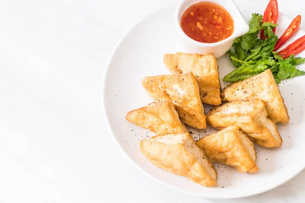 Tofu frito - comida vegana —  Fotos de Stock