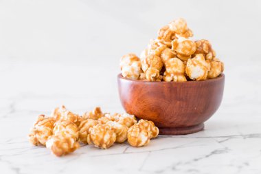 Patlamış Mısır ile karamel