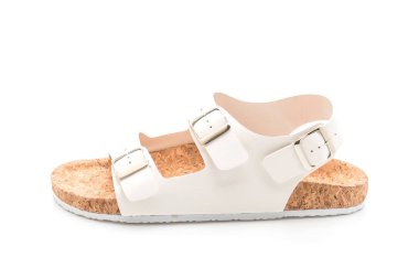 Beyaz arka plan üzerinde unisex deri sandalet