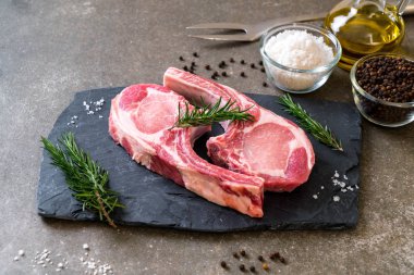 domuz pirzolası ham