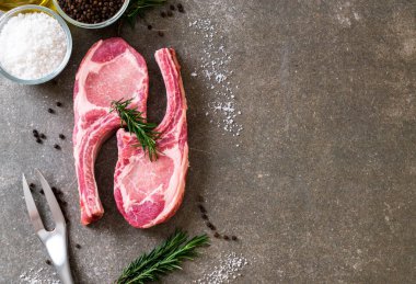 domuz pirzolası ham