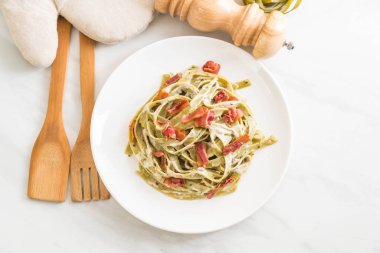 ıspanak fettuccini makarna pastırma ile