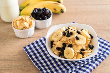 muz, Kuru üzüm ve süt ile tahıl 