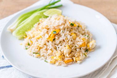 Yengeç kızarmış pilav