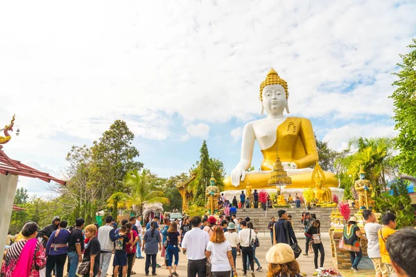 Chiang Mai, Thailand , 1 Jan 2018 : Tourist traveling at Wat Phr — Stock Photo, Image