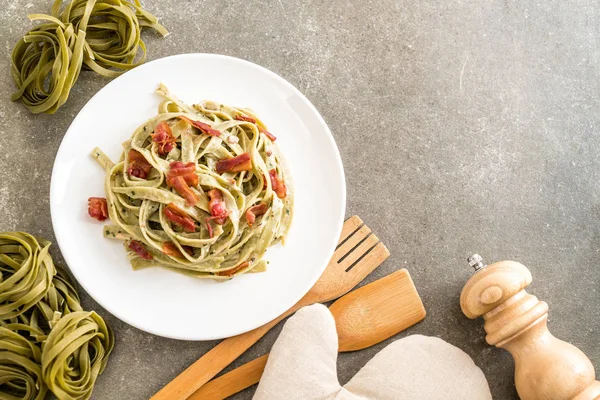 ıspanak fettuccini makarna pastırma ile
