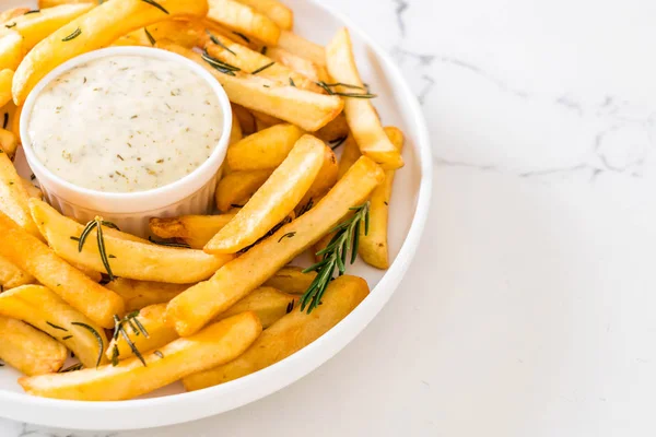 Frites à la sauce — Photo