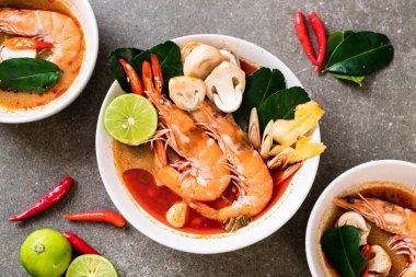 Tom Yum Goong baharatlı ekşi çorbası