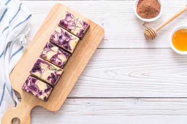 yaban mersini peynirli kek