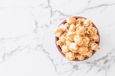 Patlamış Mısır ile karamel