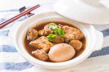 soya peyniri ile tatlı sos haşlanmış yumurta