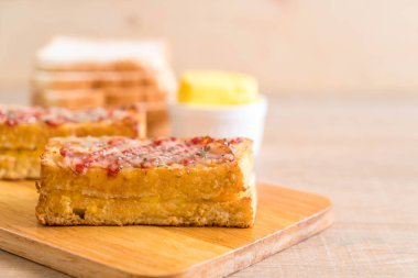 croque monsieur bacon ans egg sandwich