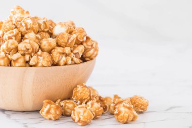 Patlamış Mısır ile karamel