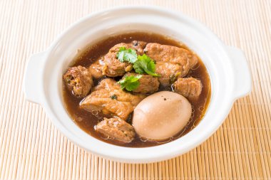 soya peyniri ile tatlı sos haşlanmış yumurta