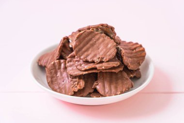 patates cipsi çikolata ile