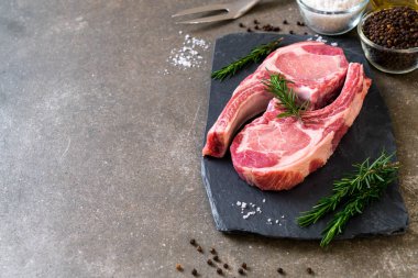 domuz pirzolası ham