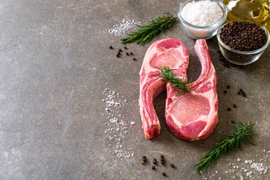 domuz pirzolası ham