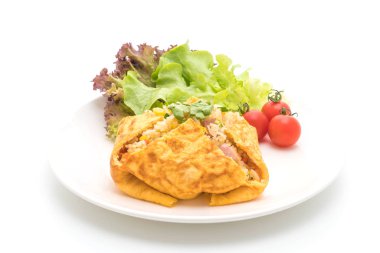 Bir omlet kaydırma aromalı Fried Rice