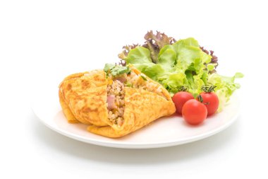 Bir omlet kaydırma aromalı Fried Rice