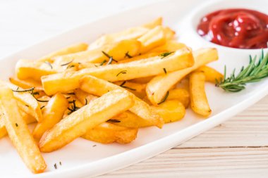 Soslu patates kızartması.