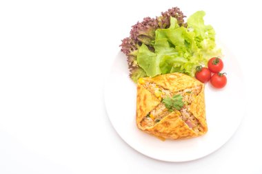 Bir omlet kaydırma aromalı Fried Rice