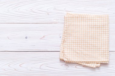 ahşap arka plan üzerinde mutfak bezi (peçete)