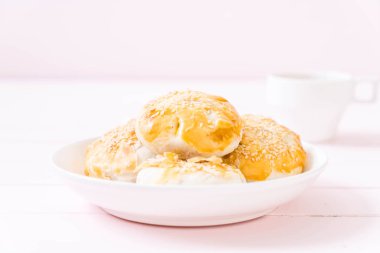 Asya tarzı ev yapımı elma pasta 