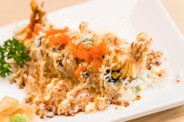 çıtır karidesli suşi roll