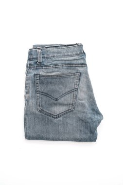 Beyaz arka plan üzerinde katlanmış kot