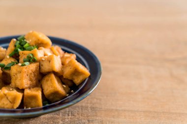 Kızarmış Tofu susam bir kase