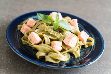 ıspanak fettuccine somon ile