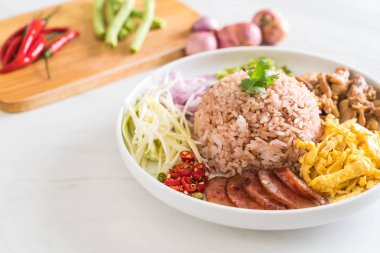 Pirinç ve karides ezmesi.