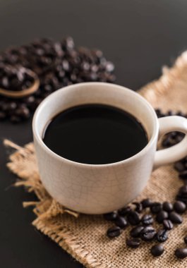 Kahve fincanı ve fasulye