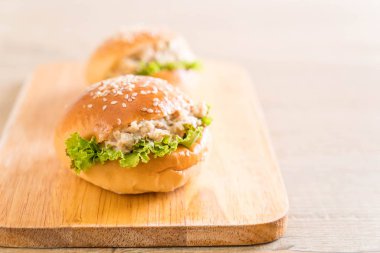 ton balığı mini burger