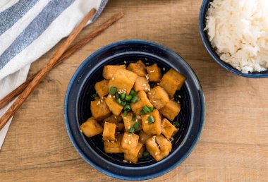 Kızarmış Tofu susam bir kase