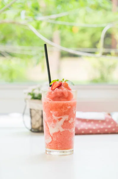 Strawberry yoghurt smoothies — Stockfoto