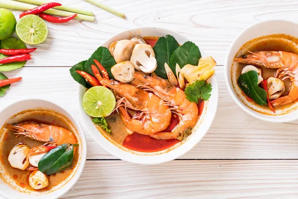 Tom Yum Goong baharatlı ekşi çorbası