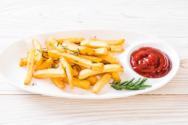 Papas fritas con salsa —  Fotos de Stock