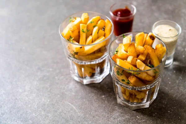 Soslu patates kızartması.