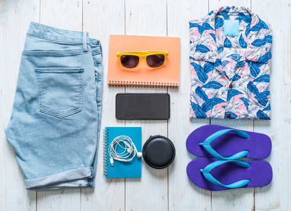 Mäns casual outfits av resenären, sommarsemester — Stockfoto