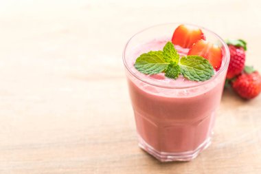 çilek smoothies milkshake