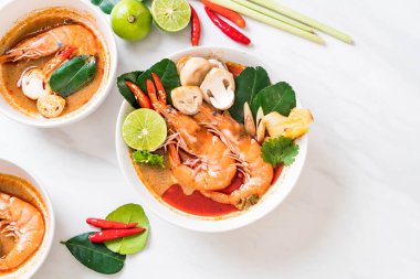 Tom Yum Goong baharatlı ekşi çorbası