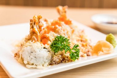 çıtır karidesli suşi roll