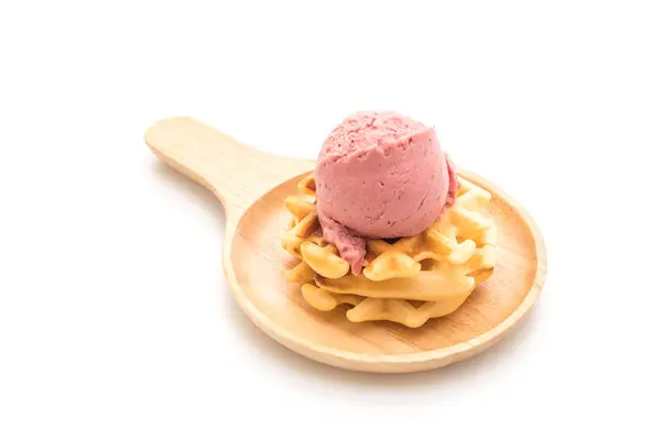 와플과 딸기 아이스크림 — 스톡 사진