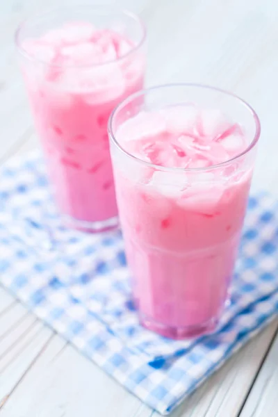 Batido de morango rosa — Fotografia de Stock