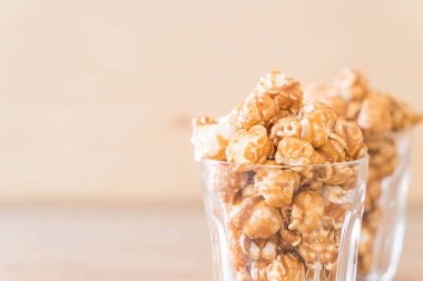 Patlamış Mısır ile karamel