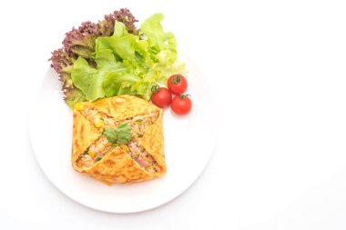 Bir omlet kaydırma aromalı Fried Rice