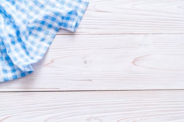 ahşap arka plan üzerinde mutfak bezi (peçete)