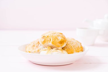 Asya tarzı ev yapımı elma pasta 