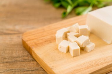 tofu ahşap tahta üzerinde
